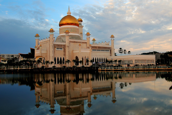 Loading... Sultan_Omar_Ali_Saifuddin_Mosque_Brunei.jpg