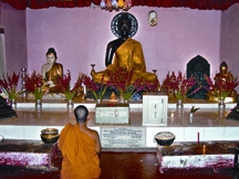 Photo of প্রসঙ্গ : কমলাপুর ধর্মরাজিক বৌদ্ধবিহারে প্রতিদিন ৫০০+ মানুষকে ইফতার করানো